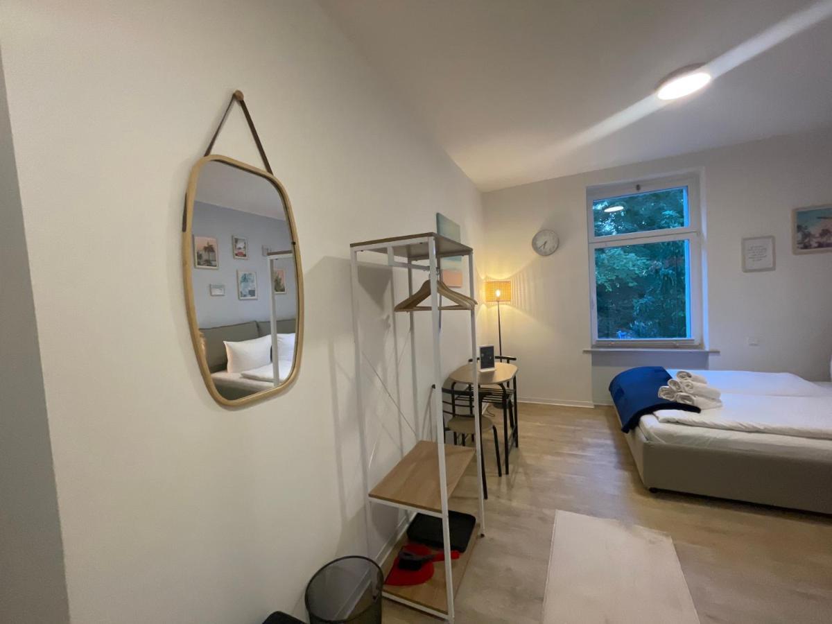 Vorstadtoase - 2 Personen - Eichwalde, Naehe Ber - Queensize-Bett, Netflix, Parken Extérieur photo