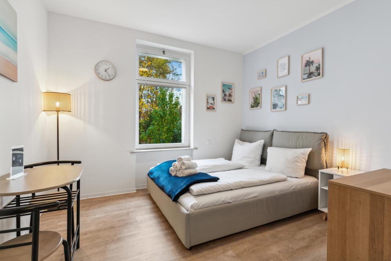Vorstadtoase - 2 Personen - Eichwalde, Naehe Ber - Queensize-Bett, Netflix, Parken Extérieur photo