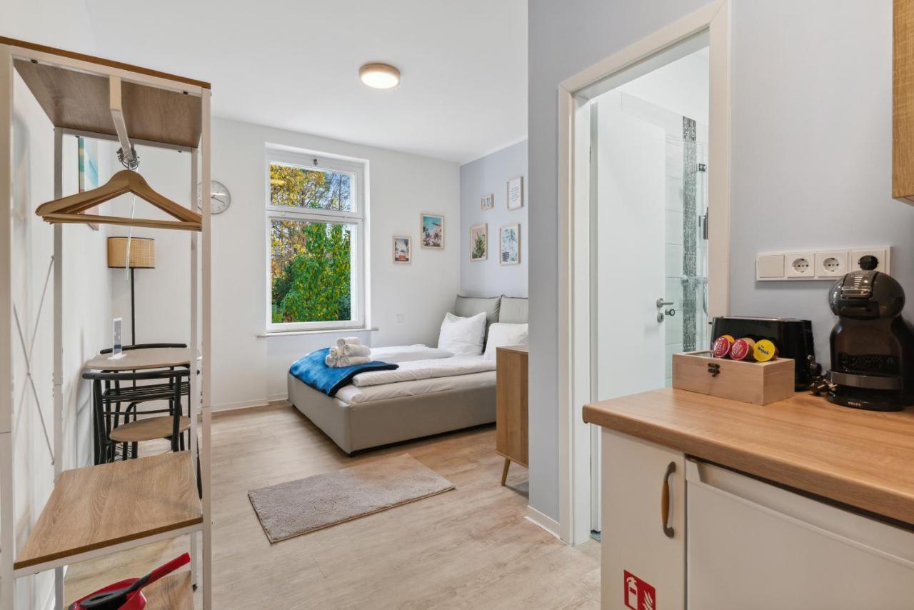 Vorstadtoase - 2 Personen - Eichwalde, Naehe Ber - Queensize-Bett, Netflix, Parken Extérieur photo