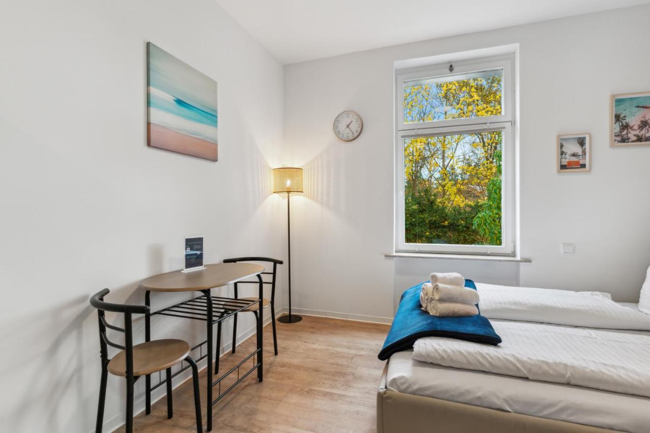 Vorstadtoase - 2 Personen - Eichwalde, Naehe Ber - Queensize-Bett, Netflix, Parken Extérieur photo
